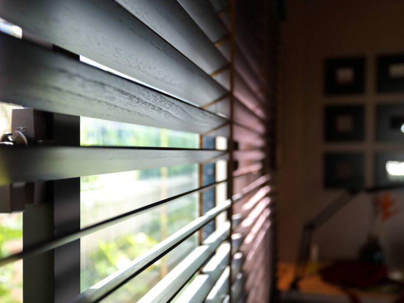 Window blinds in a living room near Helena, MT